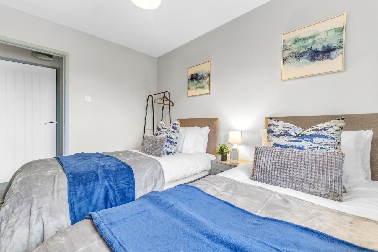 Mk 2-Bedroom Contractor'S Gem, 5 Beds, Sleeps 6, Free Parking Milton Keynes Esterno foto