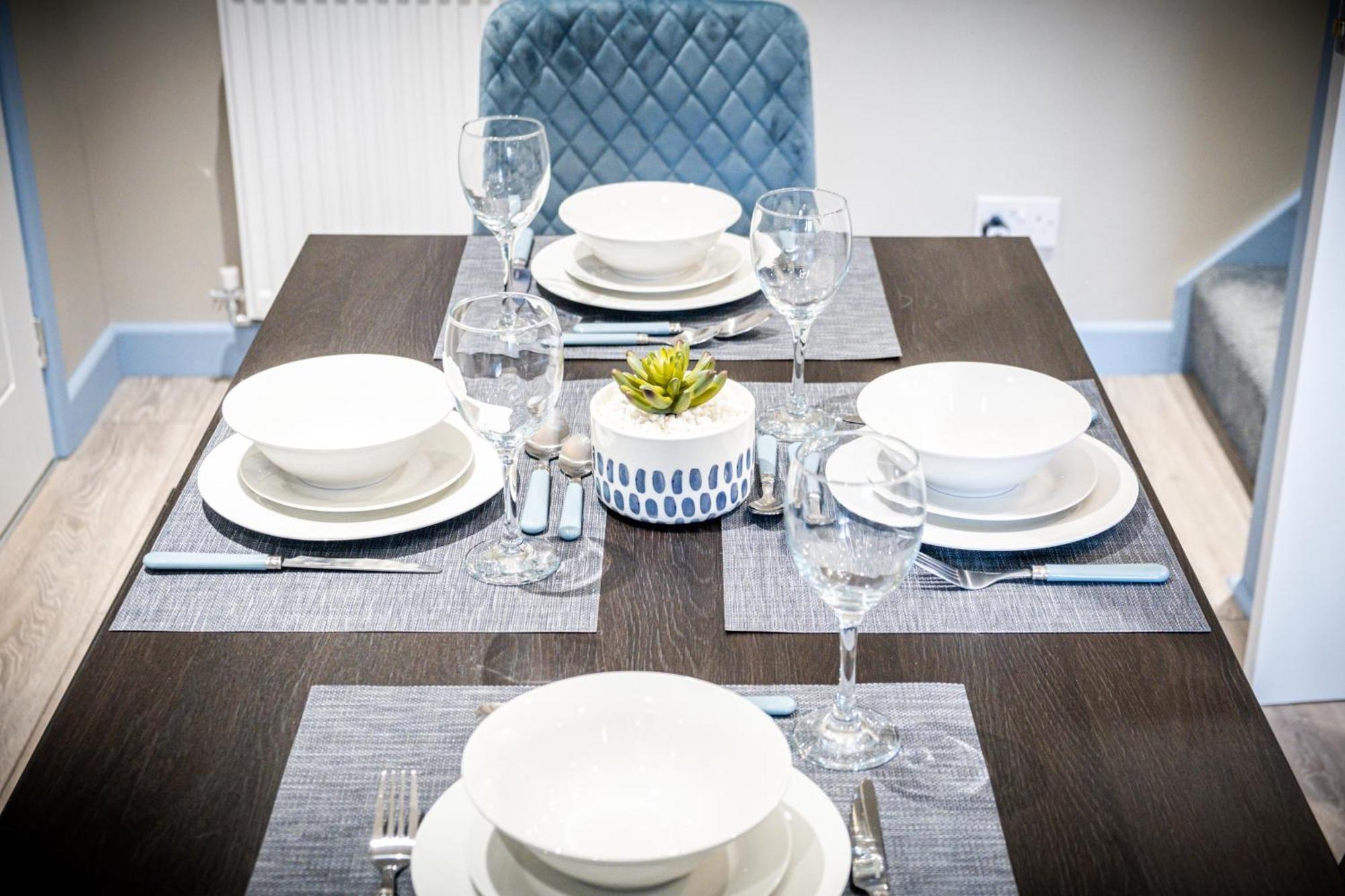 Mk 2-Bedroom Contractor'S Gem, 5 Beds, Sleeps 6, Free Parking Milton Keynes Esterno foto