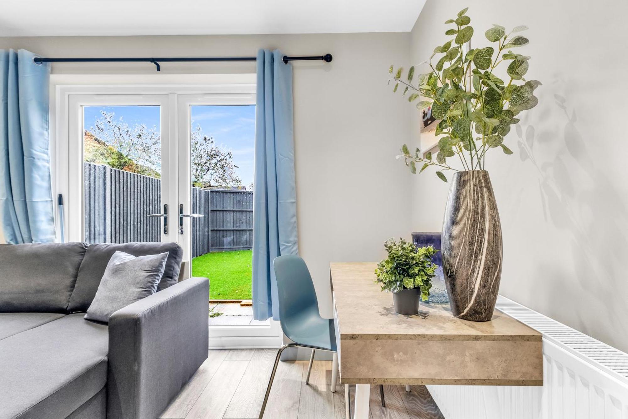 Mk 2-Bedroom Contractor'S Gem, 5 Beds, Sleeps 6, Free Parking Milton Keynes Esterno foto