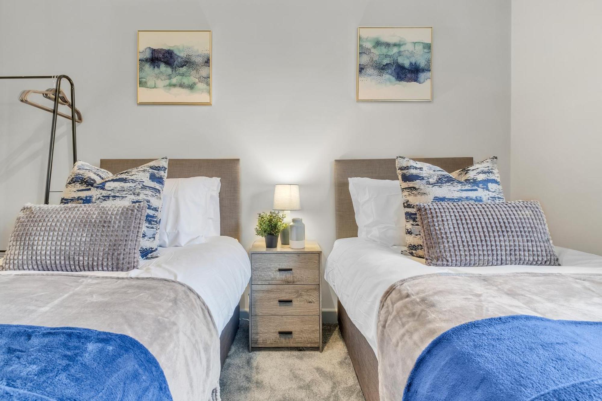 Mk 2-Bedroom Contractor'S Gem, 5 Beds, Sleeps 6, Free Parking Milton Keynes Esterno foto